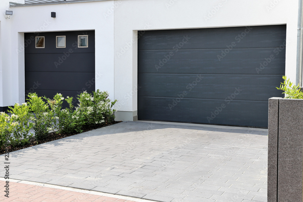 photo of garage doors 
